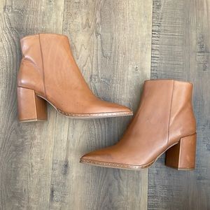 Brown leather Tony Bianco booties